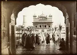 Entrée du Temple d'Or à Amritsar en Inde.