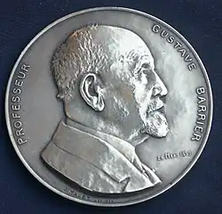 Description de cette image, également commentée ci-après