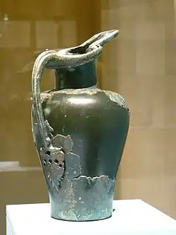 Œnochoé de type « Schnabelkanne».