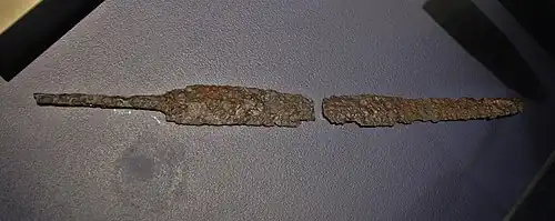 Épée cérémonielle en fer brisée, IIe – IIIe&nbsp;siècle, mithréum II de Güglingen.