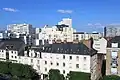 Tour de l'Éperon et le quartier Colombier vue du boulevard de la Tour d'Auvergne.