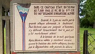 Plaque rappelant que le château a été, en mai-juin 1940, le PC du 140e&nbsp;Régiment d'infanterie alpine