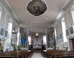 Vue intérieure de la nefvers le chœur.