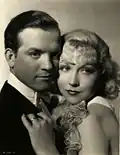 Avec Joyce Compton, dans L'Ennemi public no&nbsp;1 (1935, photo promotionnelle)