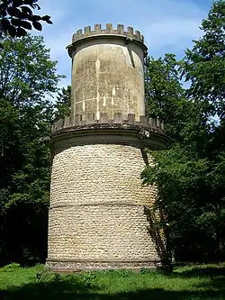 Le château d'eau, d'architecture néogothique. Fin XIXe&nbsp;siècle.