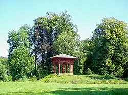 Le kiosque de la Belle Gabrielle au Petit Parc a remplacé la Tour Gabrielle, démoli dans le dernier quart du XIXe&nbsp;siècle.