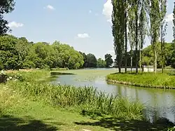 Ermenonville, dans le sud-est.
