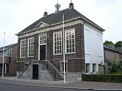 Ancien Hôtel de ville d'Erp, construit par Verhees en 1791, classé monument national depuis 1973.