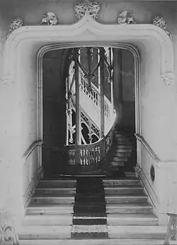 Photographie ancienne de l'escalier.