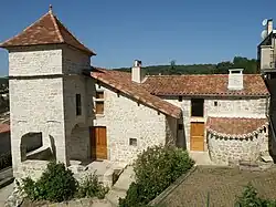 Maison ancienne restaurée, rue du Colombier.