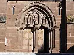 Le portail principal.