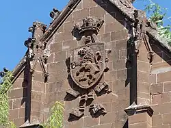 Les armes d'Espalion sur la façade nord-ouest.