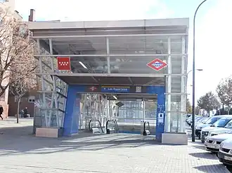 Édicule d'accès le long de l'avenue Rigoberta Menchú.