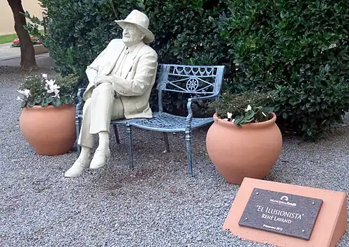 Situé sur le Paseo Intendente Martínez.