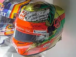 Le casque d'Esteban Gutiérrez avec une dédicace en espagnol du pilote mexicain.