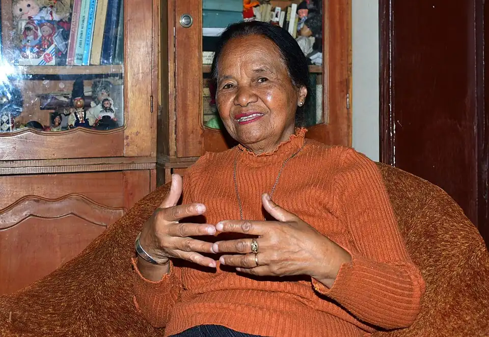 Description de l'image Esther Randriamamonjy, Ecrivaine malgache 03.jpg.