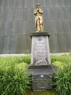 Monument aux morts« Monument aux morts de 1914-1918 à Estrées-Deniécourt », sur À nos grands hommes