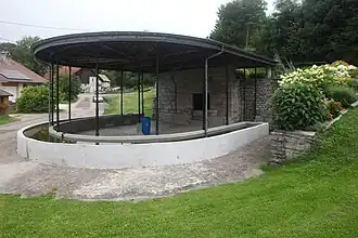 Fontaine-lavoir.