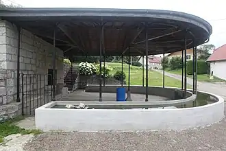 Fontaine-lavoir.