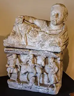 Urne "avec un voyage aux Enfers", IIe&nbsp;siècle&nbsp;av. J.-C. (Inv. 13894)