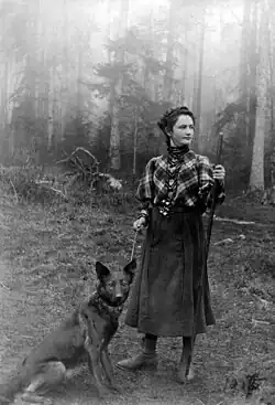 Eugénie AWeng (1890-1980). Alsace, vers 1908.