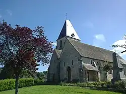 Vue générale et monument aux morts.