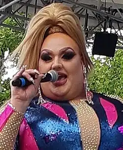 Eureka O'Hara dans le rôle de Crystal DeCanter