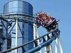 Un train sur la première descente.