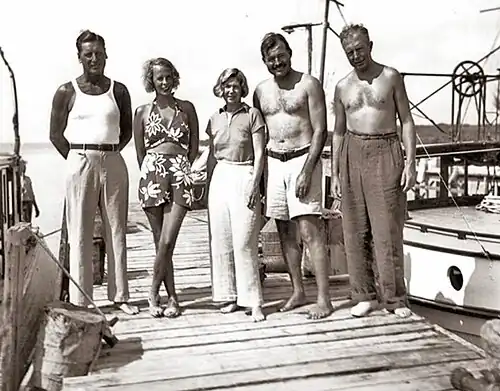 Eva Dickson et Bror Blixen durant leur lune de miel en 1936. De dr. à g. : Bror Blixen, Ernest Hemingway, Pauline Pfeiffer, Eva Dickson, un homme.