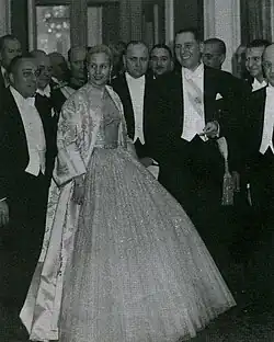 Juan et Evita Perón (en robe Dior) au théâtre Colón vers 1950