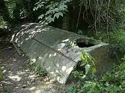 Ancien abri anti-aérien.