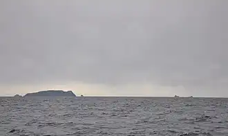 Les îles Evout prises du nord dans la baie Nassau.