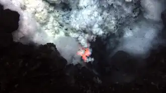 Éruption près du sommet du Mata Ouest en 2009.