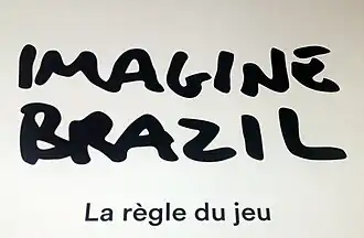 Logotype de l'exposition et mention de la « règle du jeu ».