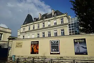 Le lycée.