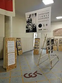 Exposition dans le hall de la Maison du peuple