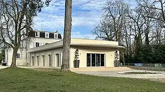 Extension (salle du conseil municipal, des mariages ou d’expositions).