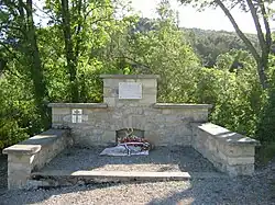Stèle commémorative du lieu où ont été fusillés 35 maquisards du Ventoux le 22 février 1944.