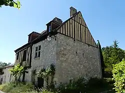 Maison à pans de bois dans le bourg.