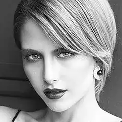 Description de l'image Ezgi Asaroglu.jpg.