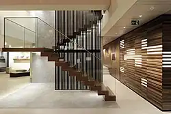 Lobby d’accueil de la Fédération Équestre Internationale réalisé par Siavosh Adeli - vue intérieure