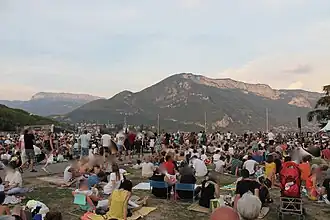 Spectateurs sur Le Pâquier (août 2018).