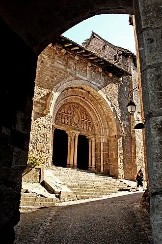 Le portail de l'église.