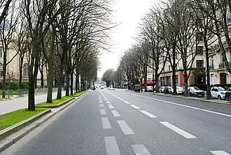 L'avenue vue en direction de la Seine.