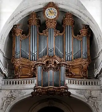 Orgue de tribune de l'église Saint-Roch de Paris, restaurée à plusieurs reprises (1839, 1858 et 1861) par Aristide Cavaillé-Coll.