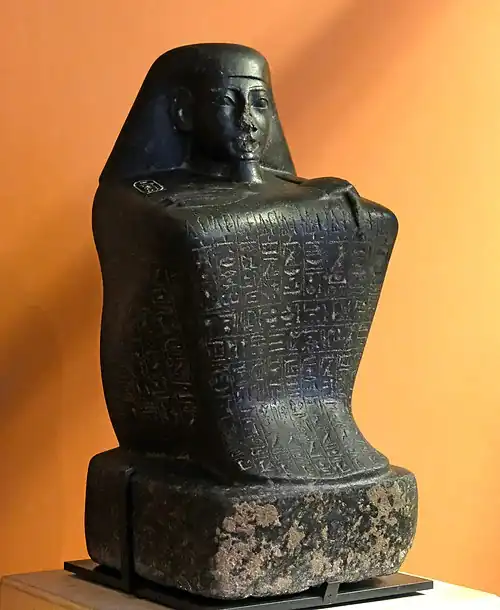 Statue de Manakhtef, le chef des approvisionnements du roi(Musée du Louvre).