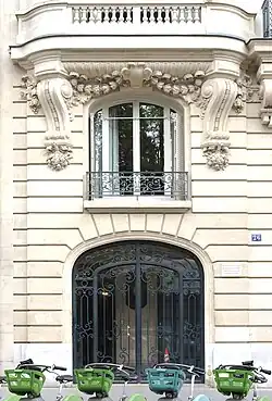 No&nbsp;26 : porte de l'immeuble.