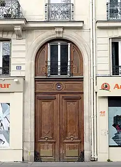 La porte d'entrée du no&nbsp;44.