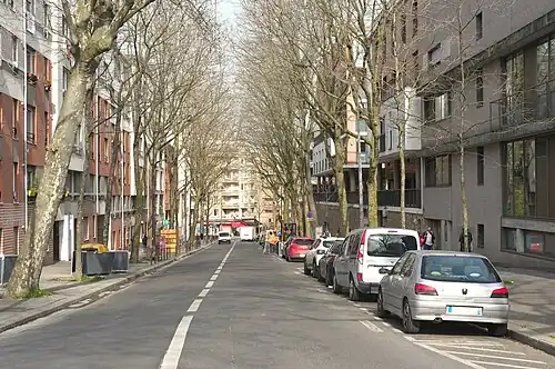 La rue du Général-Brunet vers le boulevard Sérurier.