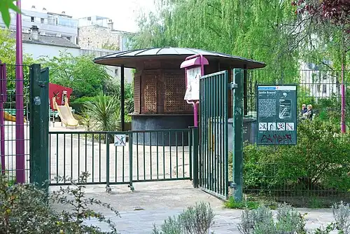 Une des entrées du jardin Brassaï.